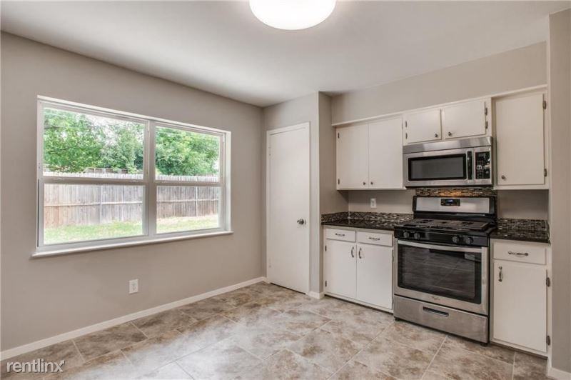 1923 Colony Dr - Photo 3 of 12