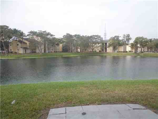 250 Palm Cir W - Photo 3 of 3