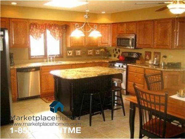 434 Holiday Dr - Photo 3 of 9