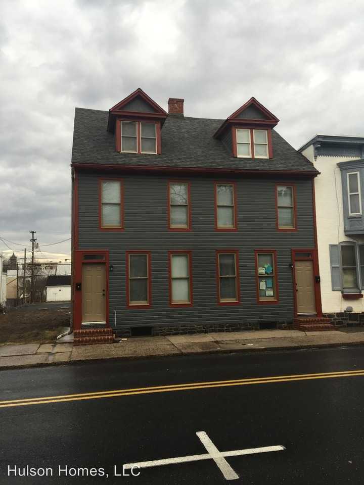 131 W Middle St - Photo 2 of 2