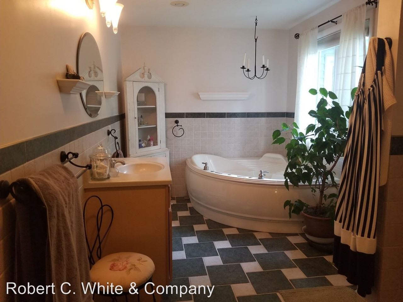 398 Summit St - Photo 3 of 10