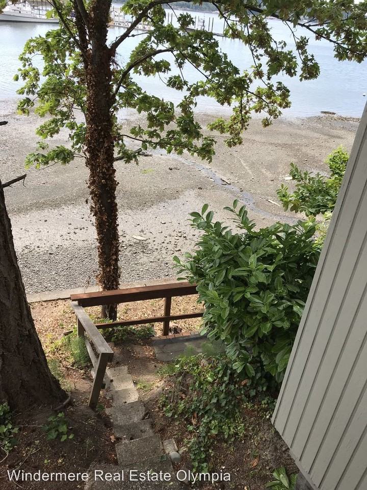 1509 East Bay Drive Northeast - Photo 3 of 15