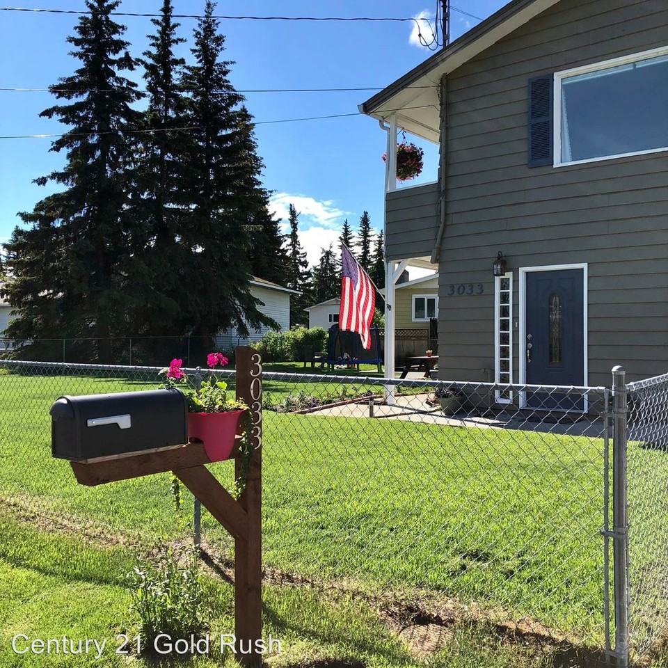 3033 Riverview Dr - Photo 2 of 34