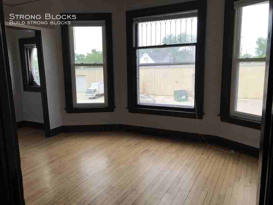 2919 W Vliet St - Photo 3 of 13