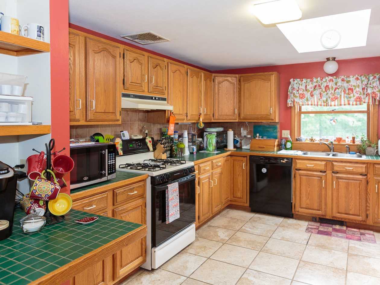 69 S Rd - Photo 2 of 23