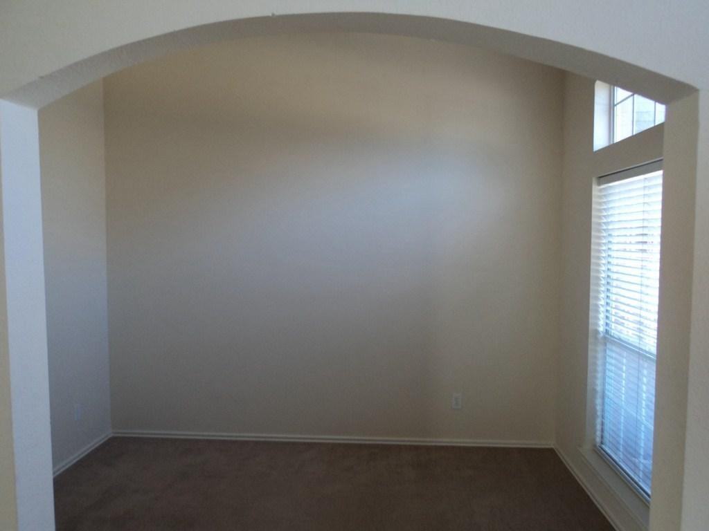 304 Fairfax Dr - Photo 3 of 16