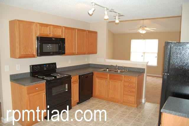 112 Kinnley Ct - Photo 2 of 8