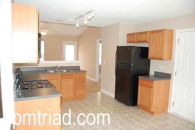 112 Kinnley Ct - Photo 3 of 8