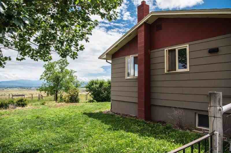 8066 Diamond Springs Dr - Photo 3 of 33