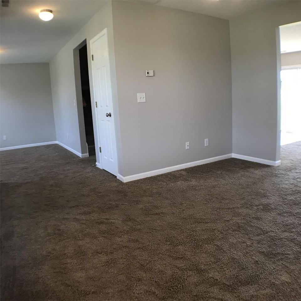 204 Reidville Rd - Photo 3 of 17