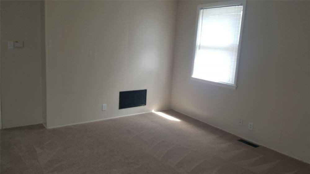 2135 Wabash Ave - Photo 3 of 8