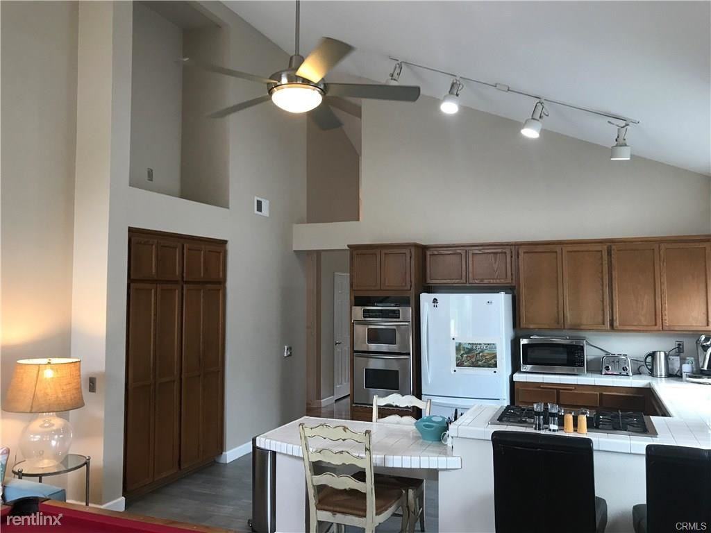 28222 Bedford Dr - Photo 2 of 13