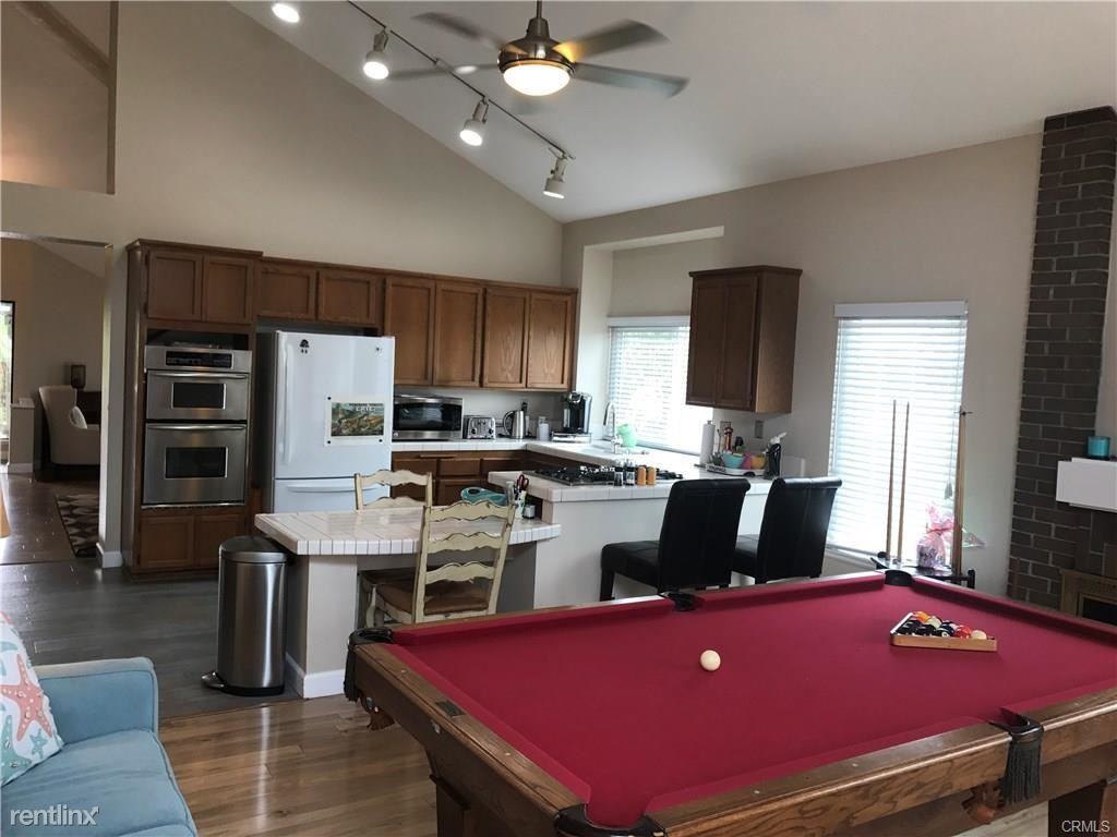 28222 Bedford Dr - Photo 3 of 13