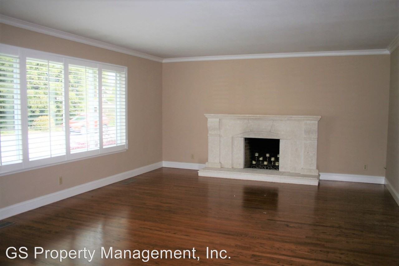 1420 Oak Ave - Photo 2 of 15