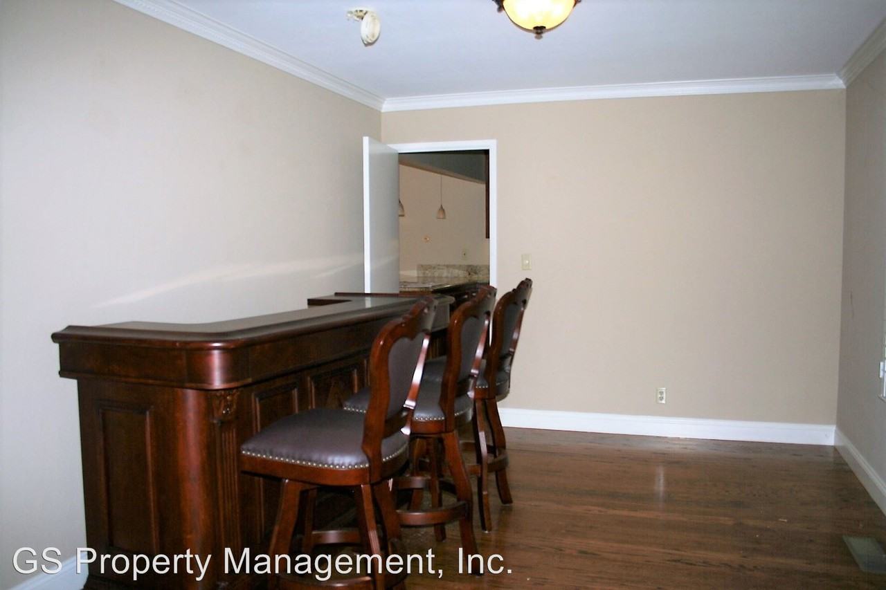 1420 Oak Ave - Photo 3 of 15