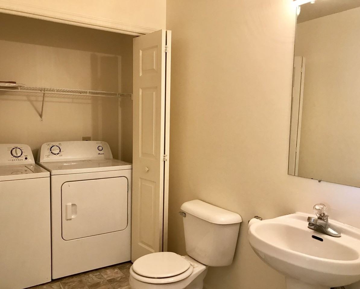 815 Knoll Dr - Photo 3 of 9