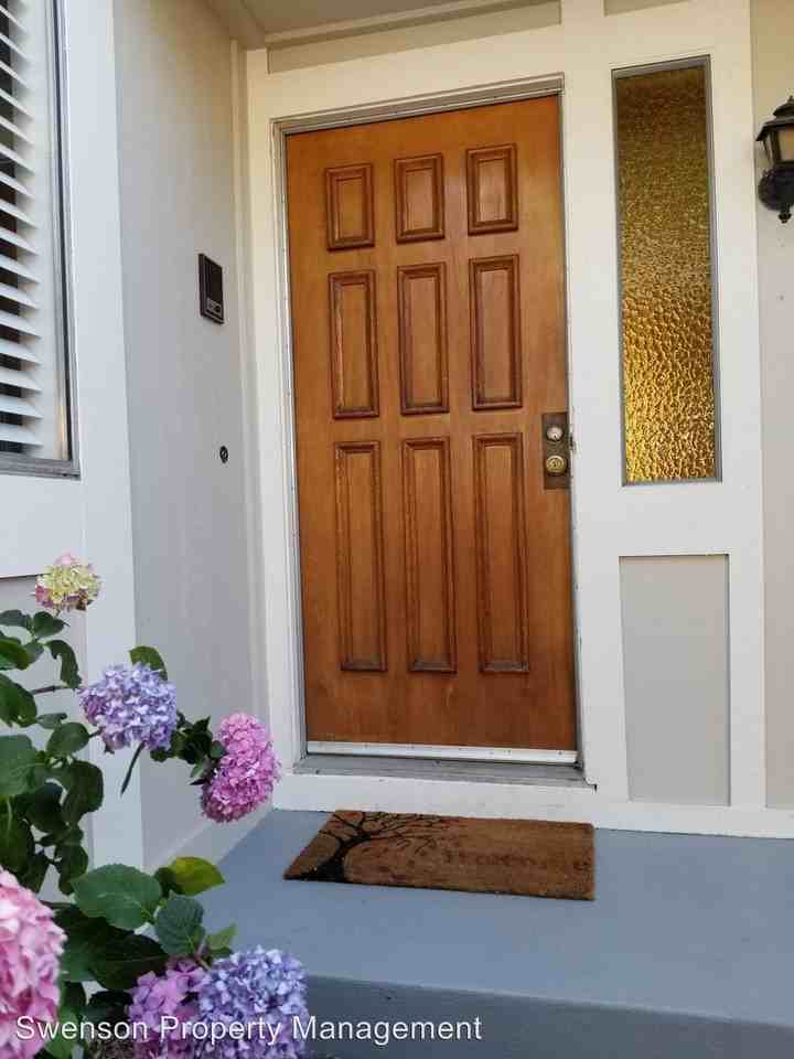 575 Europa Ct - Photo 2 of 17