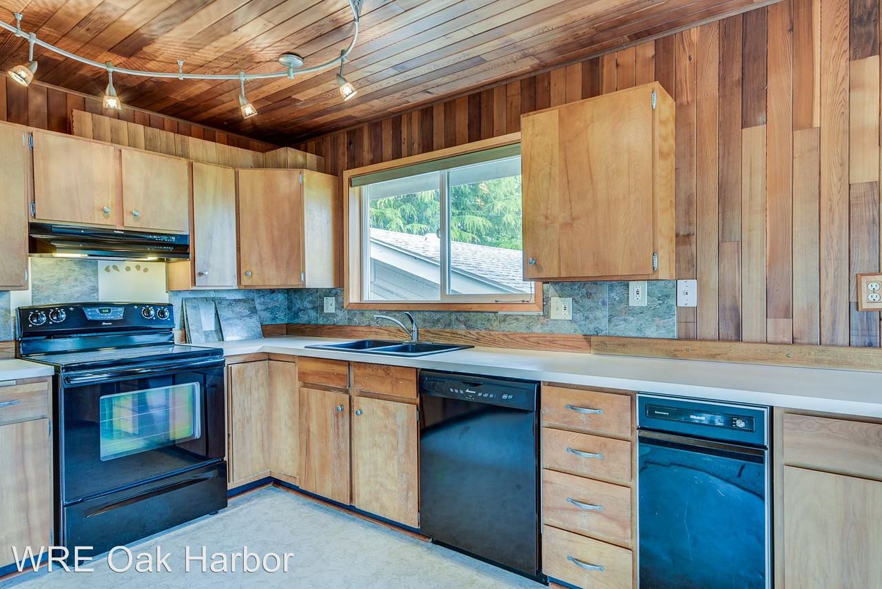 605 NW Broadway Ave - Photo 2 of 18