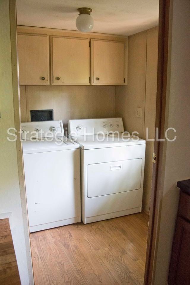 311 S 29th St - Photo 3 of 8