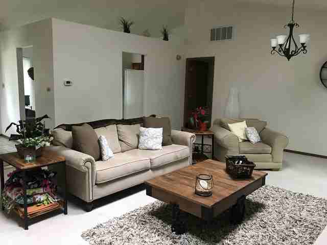 1416 Westglen Dr - Photo 2 of 20