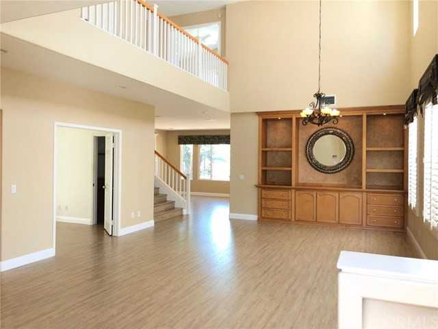 27931 Hedgeline Dr - Photo 2 of 20