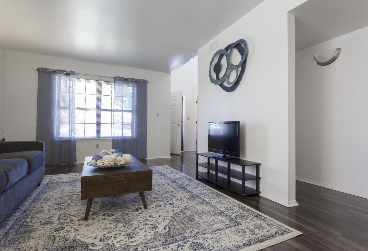 Windy Plains Home Rentals - Photo 2 of 15