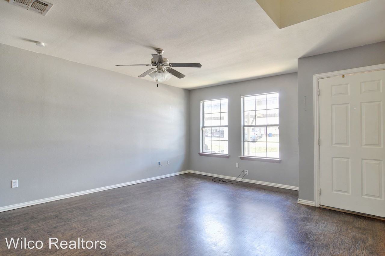 7728 Stanley Ct - Photo 2 of 17