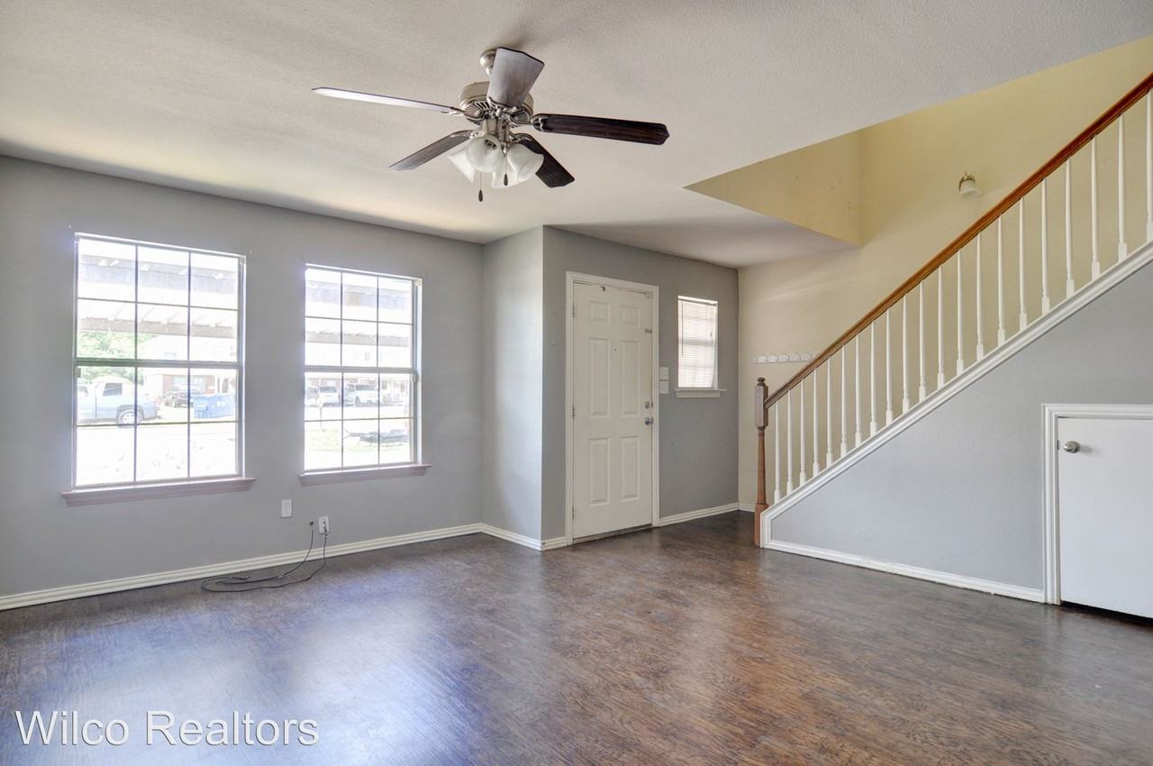 7728 Stanley Ct - Photo 3 of 17