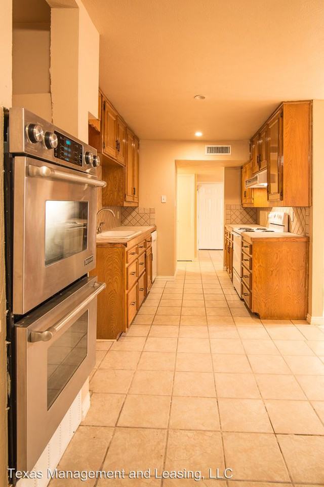 11621 Kilkirk Ln - Photo 3 of 6