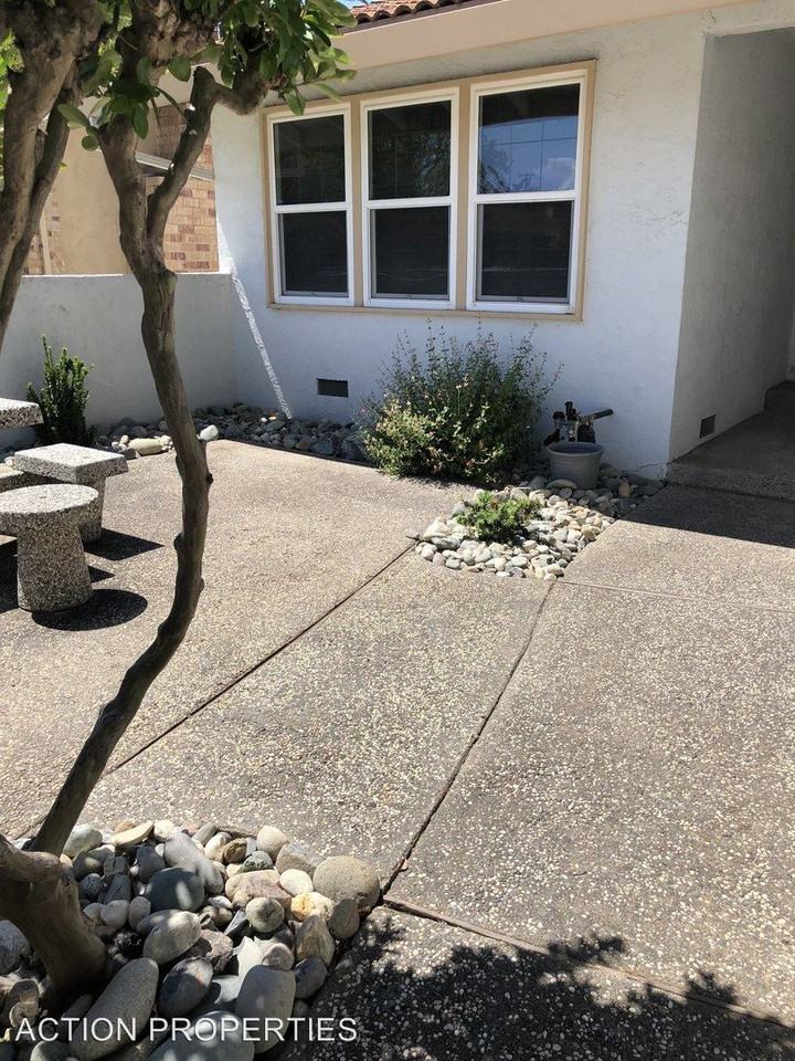 1010 Charleston Cir - Photo 3 of 48