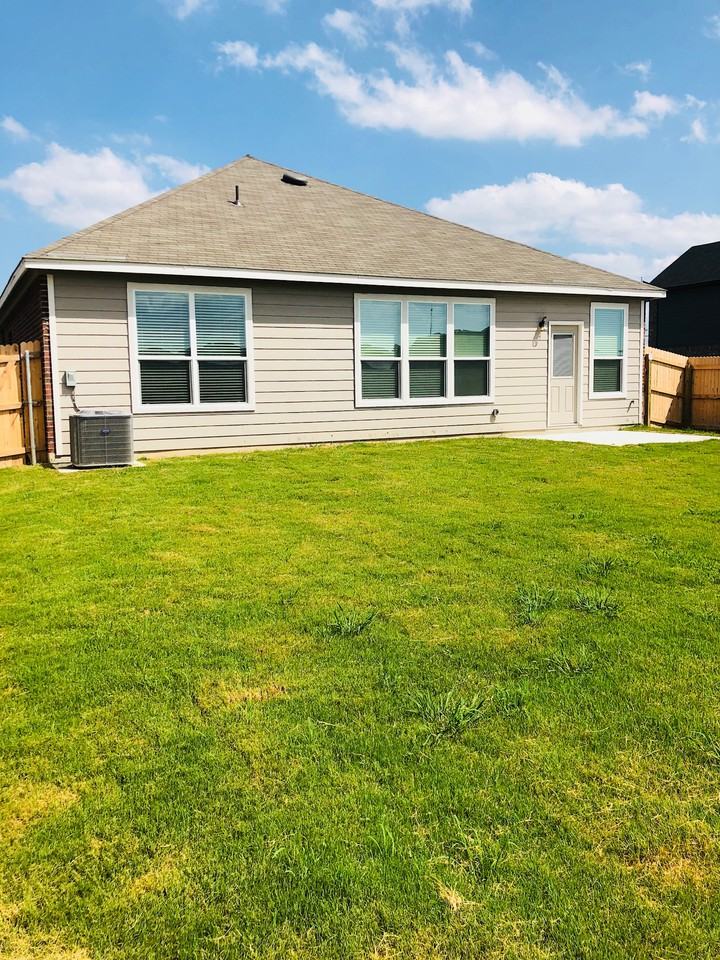 2065 Jesse Guerrero - Photo 2 of 22