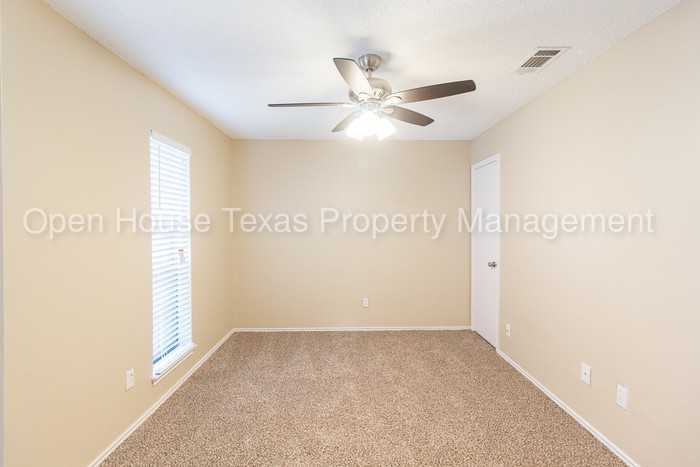 805 Sandhurst Drive - Photo 2 of 27