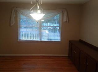 110 Laurel Cir - Photo 2 of 11