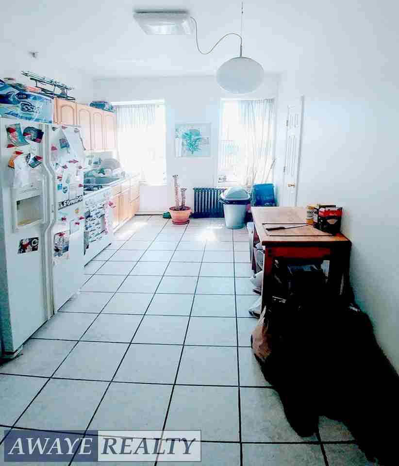 369 Columbia Street - Photo 2 of 3