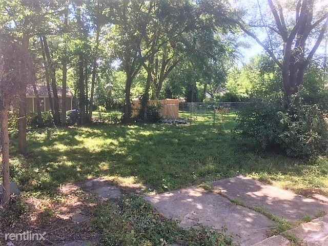 1637 Haskell Ave - Photo 2 of 16