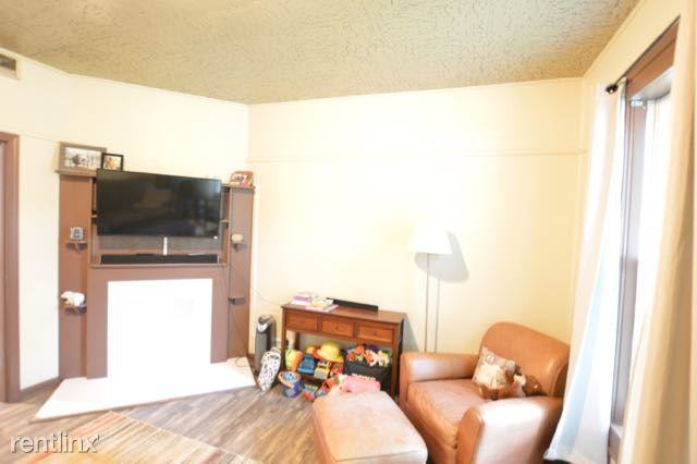 1448 Woodlawn Ave - Photo 3 of 16