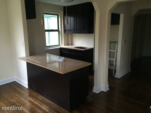 Beautiful Spacious 1 Bedroom Apartment In Elevator Building with Water