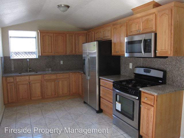 907 S 10th St - Photo 2 of 10