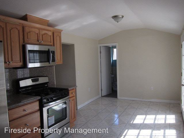 907 S 10th St - Photo 3 of 10