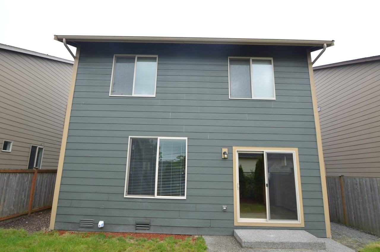 430 N Gifford Ave - Photo 2 of 13