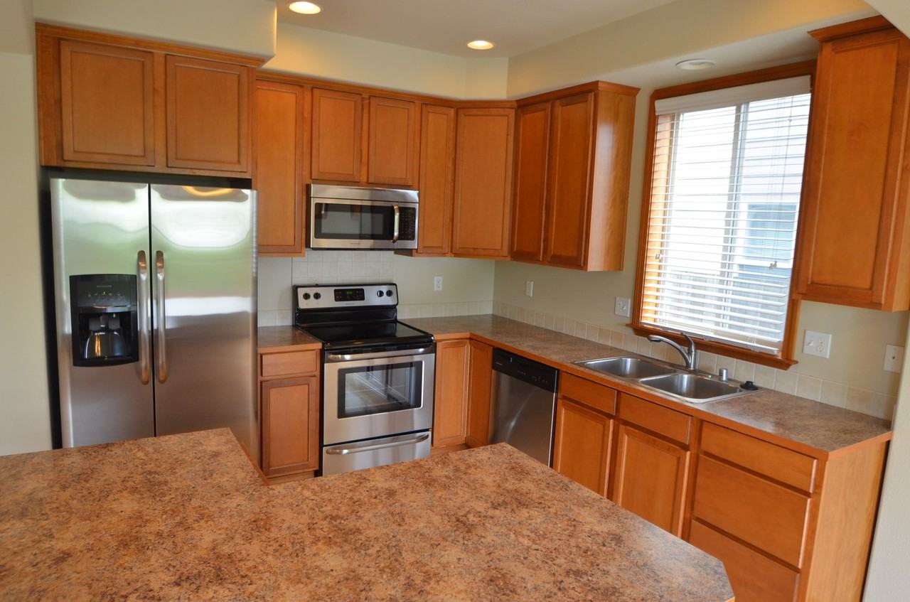 430 N Gifford Ave - Photo 3 of 13