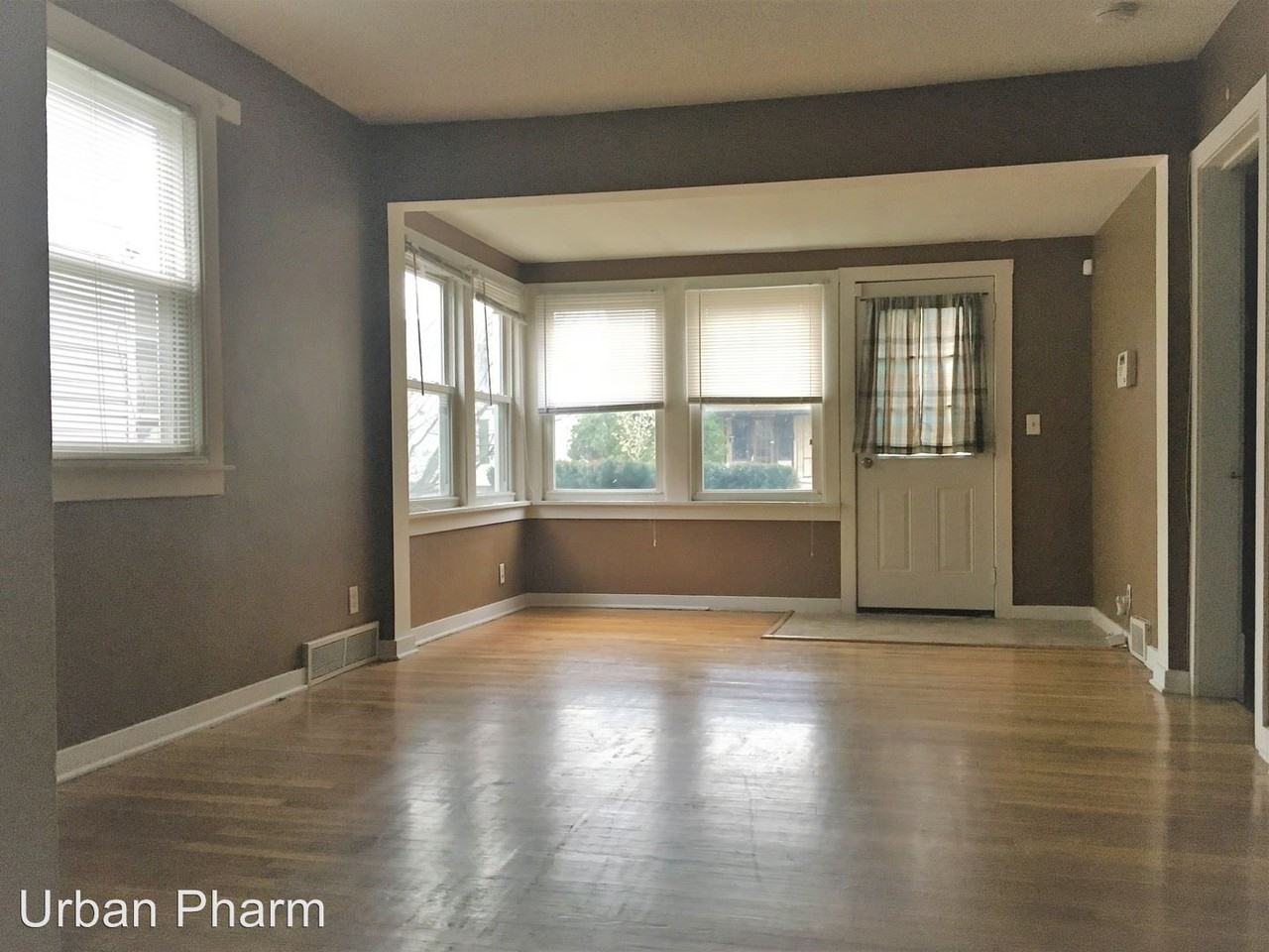 919 Courtney NW - Photo 2 of 7