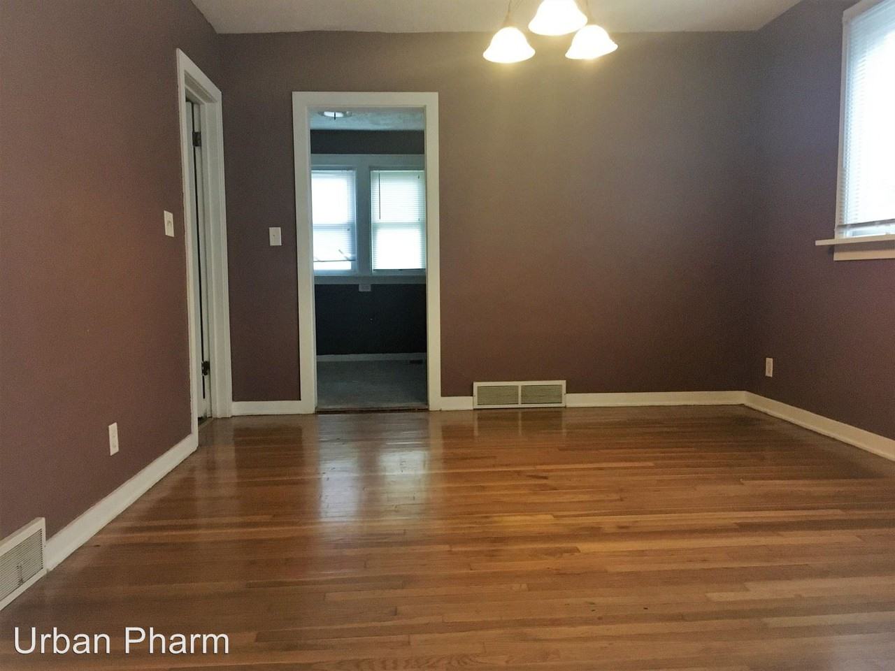 919 Courtney NW - Photo 3 of 7