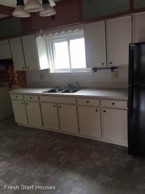 308 Coughlin Ave - Photo 3 of 11