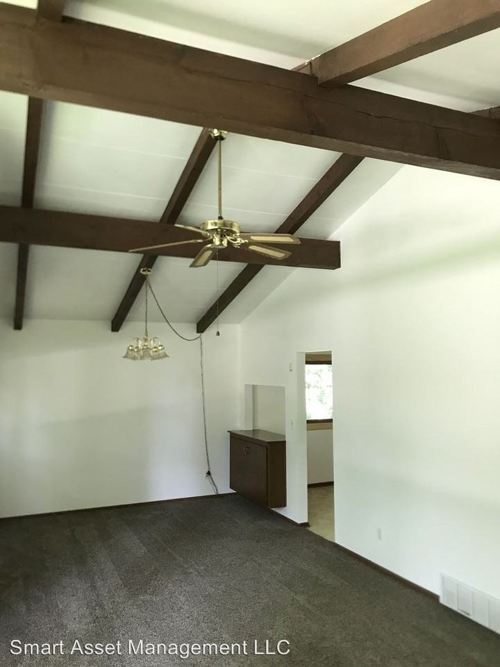 2818 Peninsula Dr - Photo 3 of 8