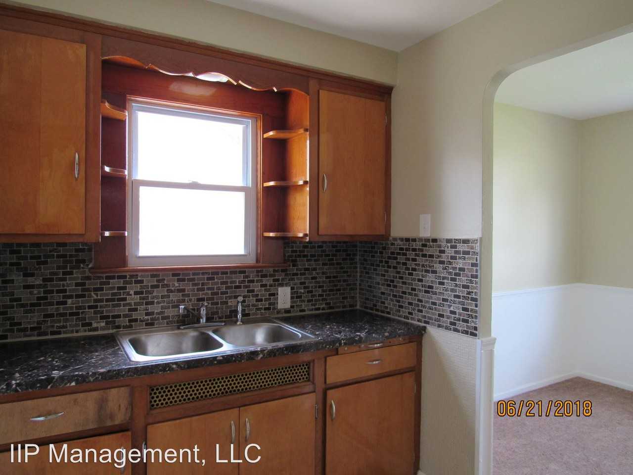 288 E 330th St - Photo 2 of 19