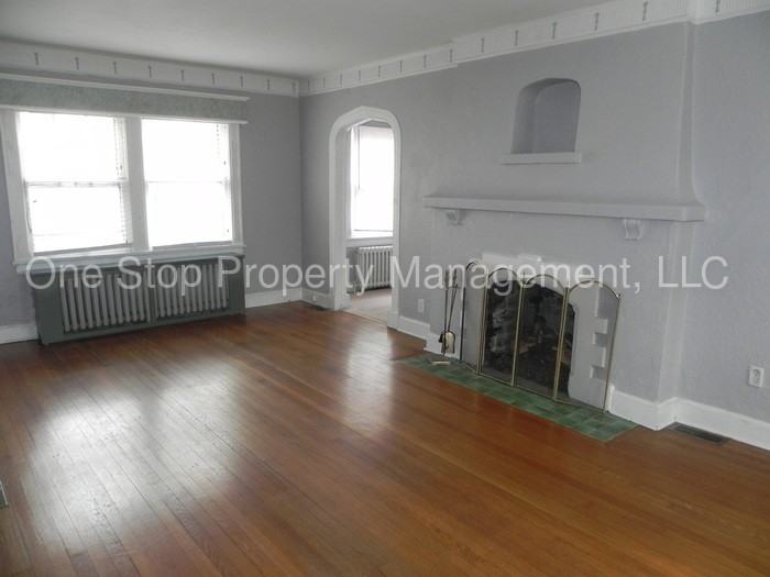 808 W Gregory Blvd - Photo 2 of 13