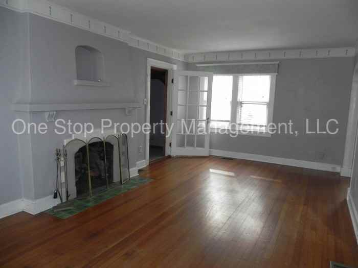 808 W Gregory Blvd - Photo 3 of 13