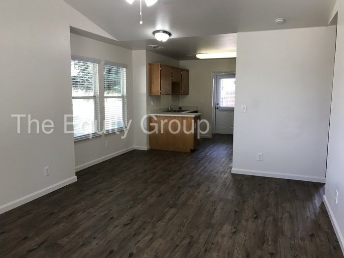 326 Sierra St - Photo 2 of 15