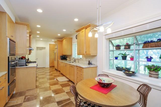 129 Beach Rd - Photo 3 of 10